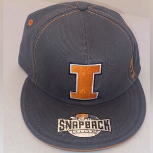 NWT University of Illinois Fighting Illini / Flat Brim Snapback Gray Cap Hat NEW